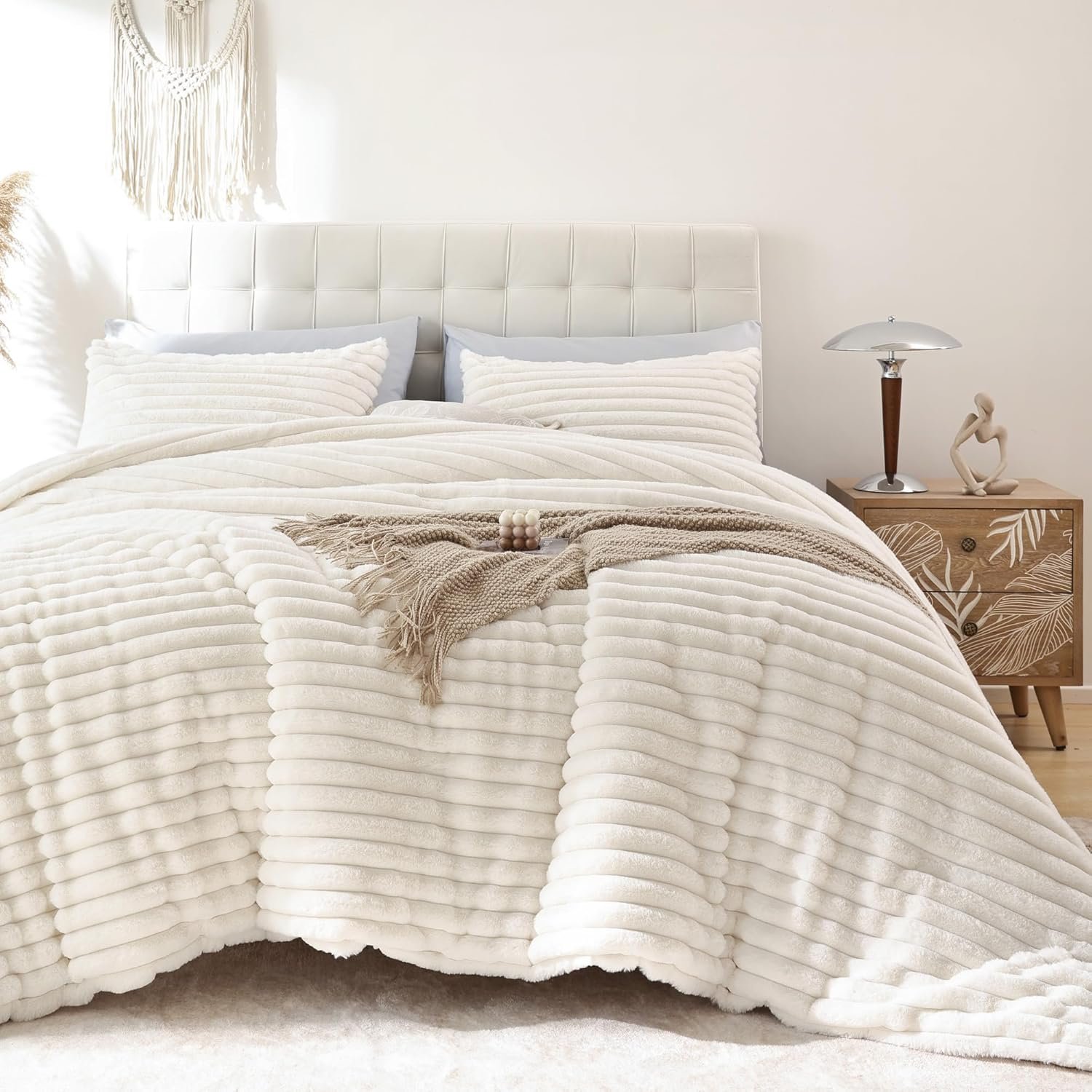Smoofy Fluffy Queen Comforter Set 3 Pieces – Cream White Fleece Fluffy Comforter Set, Luxury Fuzzy Queen Bedding Set, Soft Warm Bed Set All Season, Heavy Faux Fur Comforter with 2 Pillow Cases