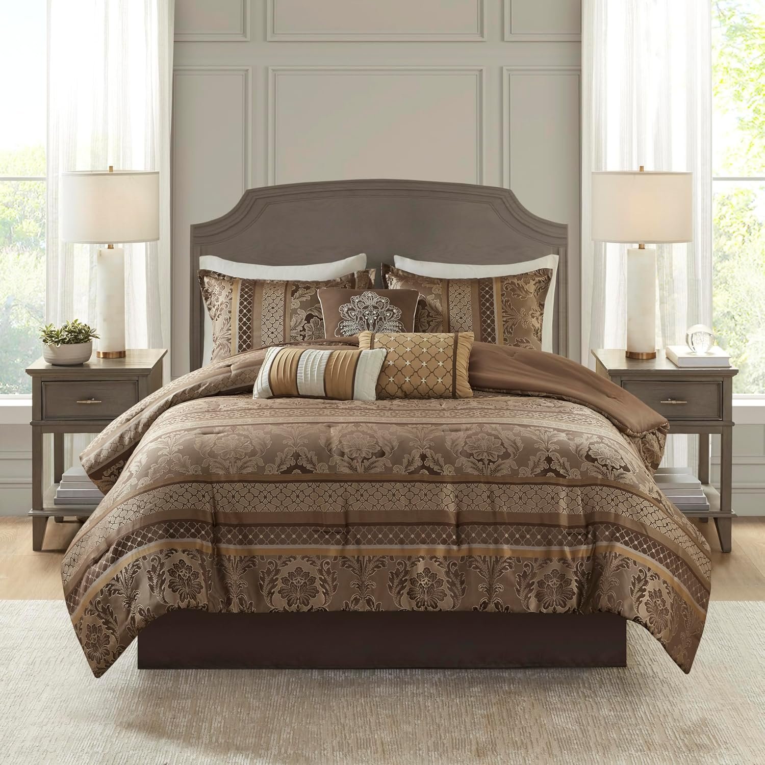 Madison Park Bellagio Cozy Comforter Set – Luxurious Jaquard Traditional Damask Design, All Season Down Alternative Bedding with Matching Shams, Decorative Pillow, Queen(90″x90″), Brown/Gold 7 Piece