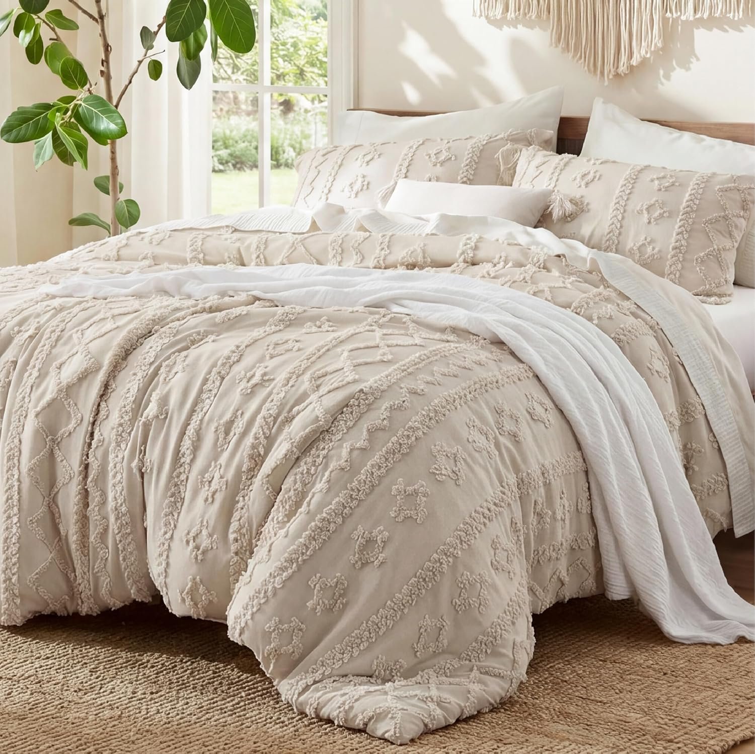 Bedsure Tufted Boho Comforter Set Queen Size – Beige Boho Bed Set, GentleSoft™ 3 Pieces Farmhouse-Style Embroidery Bedding, Gifts for Woman, Soft Jacquard Queen Comforter for All Seasons