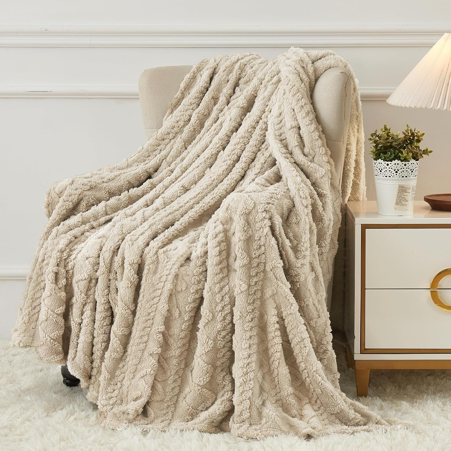Aganear Fleece Throw Blanket – Cozy Soft Lightweight Fuzzy Throw Blanket for Women Portable Throw Blankets for Couch, Warm Present for Birthday, Christmas, Halloween, Housewarming(50″x60″, Khaki)