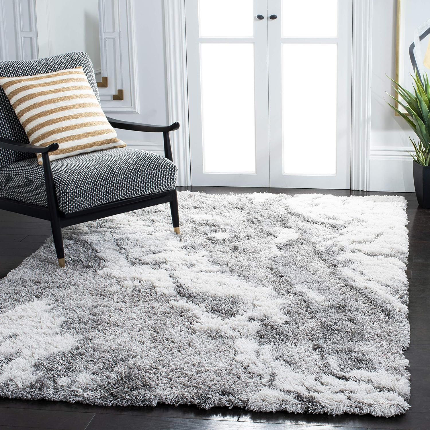 SAFAVIEH Horizon Shag Collection Accent Rug – 4′ x 6′, Grey & Ivory, Non-Shedding & Easy Care, 2-inch Thick Ideal for High Traffic Areas in Entryway, Living Room, Bedroom (HZN890F)